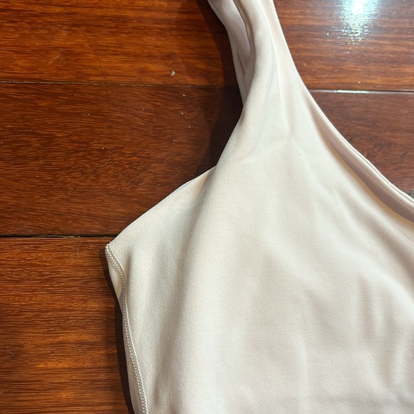 Align Tank Size 6 - Picture 3 of 3